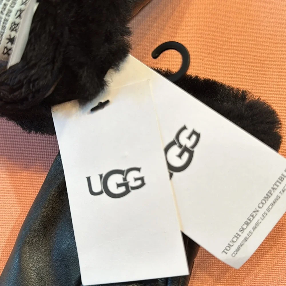 New UGG Leather/Faux Fur Lining Gloves. Black. Size Small.